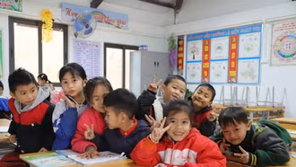 Tri thức dẫn lối cho mùa Xuân nở hoa của cô trò Làng Nủ