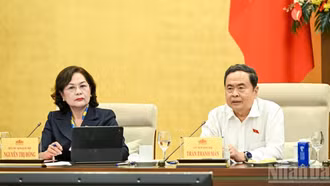 Thống nhất trình Quốc hội xem xét, quyết định các mức thuế đối với xăng, dầu