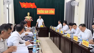 Đoàn kiểm tra của Tỉnh ủy Lào Cai kiểm tra tại Đảng ủy phường Nam Cường