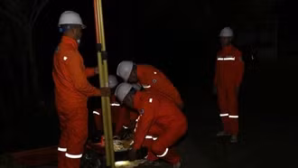 Một ngày theo chân thợ truyền tải, vận hành trên tuyến Tây Bắc