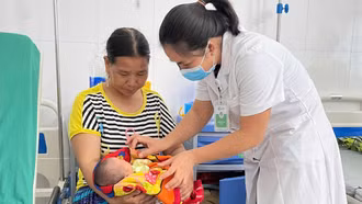 Mổ lấy thai thành công ca thắt nút dây rốn hiếm gặp