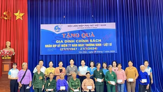 Chủ tịch Trung ương Hội Liên hiệp Phụ nữ Việt Nam thăm, tặng quà các gia đình chính sách tại huyện Văn Bàn
