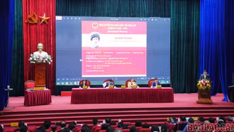 Ứng cử viên đại biểu Quốc hội khóa XVI (đơn vị bầu cử số 4) tiếp xúc cử tri, vận động bầu cử
