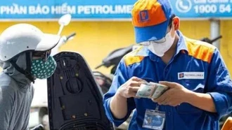Giá xăng dầu đồng loạt tăng thêm gần 1.000 đồng/lít