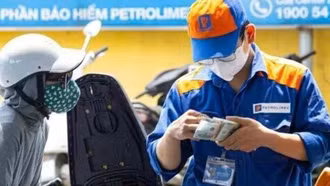 Giá xăng dầu đồng loạt tăng thêm gần 1.000 đồng/lít