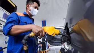 Từ chính sách thuế xăng dầu đến tư duy quản trị mới