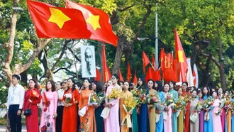 Bộ Chính trị: Dân số là yếu tố quan trọng hàng đầu, là nhiệm vụ chiến lược