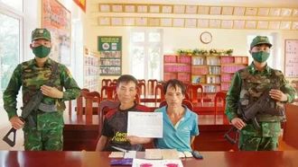 Bắt 2 đối tượng vận chuyển 2 bánh heroin và 400 viên ma túy tổng hợp