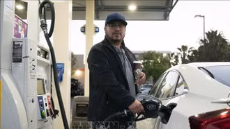 Giá dầu thế giới tăng gần 3% do lo ngại gián đoạn nguồn cung