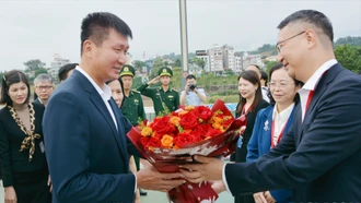 Đoàn đại biểu tỉnh Lào Cai xuất cảnh, bắt đầu chuyến thăm và làm việc tại tỉnh Vân Nam (Trung Quốc)