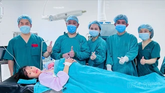 Đón 2 công dân tuổi Ngọ đầu tiên tại Bệnh viện Sản - Nhi tỉnh Lào Cai