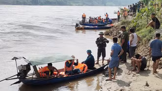 Khẩn trương tìm kiếm nạn nhân mất tích trên sông Hồng 