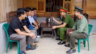 Công an tỉnh Lào Cai mở đợt cao điểm thu hồi vũ khí, vật liệu nổ, công cụ hỗ trợ và pháo