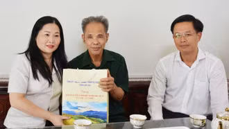 Phó Chủ tịch UBND tỉnh Vũ Thị Hiền Hạnh thăm, tặng quà gia đình chính sách, người có công tại xã Bảo Yên