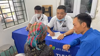 Khám bệnh, phát thuốc miễn phí cho người dân tại xã Dền Sáng