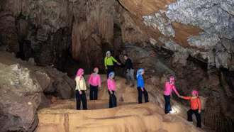 Khám phá quần thể hang động Mường Vi