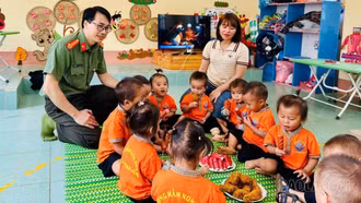 Phòng An ninh điều tra, Công an tỉnh tổ chức Trung thu cho trẻ em xã Xuân Hoà, Phình Hồ