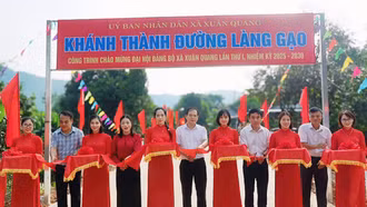 Khánh thành công trình chào mừng Đại hội Đảng bộ xã Xuân Quang lần thứ Nhất