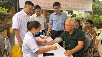 Gần 1.000 lượt người dân xã Xuân Ái được khám sức khỏe miễn phí