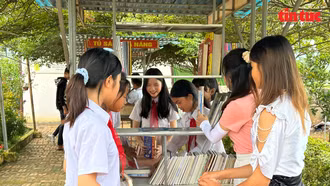 Nuôi dưỡng tình yêu đọc sách cho các em nhỏ vùng cao