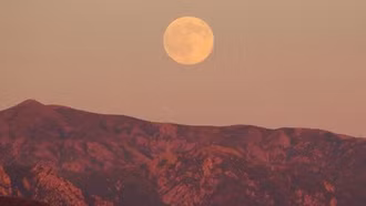 'Trăng hồng' và 'trăng xanh' tháng 4 - 5 có gì đặc biệt?