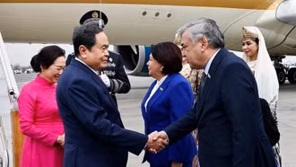 Chủ tịch Quốc hội bắt đầu tham dự Đại hội đồng IPU-150, thăm Uzbekistan