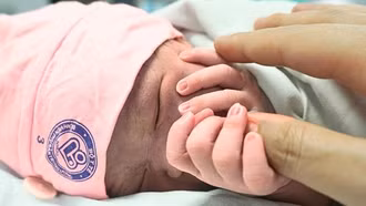 Đề xuất hỗ trợ tiền cho phụ nữ sinh 2 con trước 35 tuổi