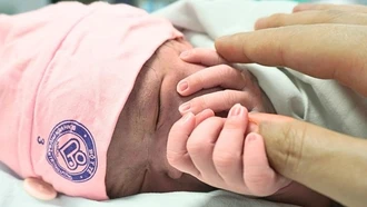 Đề xuất hỗ trợ tiền cho phụ nữ sinh 2 con trước 35 tuổi