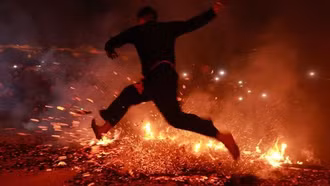 Bước nhảy thiêng của người Dao đỏ đón tổ tiên về ăn Tết