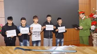 Hai nhóm "trai bản" hỗn chiến sau khi uống rượu, một người bị đâm trọng thương