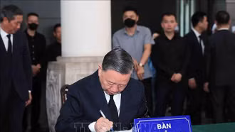 Xúc động những dòng ghi sổ tang viếng nguyên Chủ tịch nước Trần Đức Lương