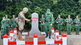 Lãnh đạo thực hiện thắng lợi nhiệm vụ quản lý, bảo vệ chủ quyền lãnh thổ, an ninh biên giới quốc gia