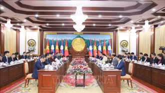 Việt Nam - Lào tiếp tục thắt chặt quan hệ đặc biệt và hợp tác toàn diện