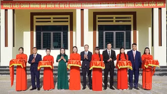 Thôn Tòng Chú tổ chức Ngày hội Đại đoàn kết toàn dân tộc và khánh thành nhà văn hóa thôn 