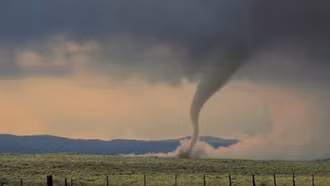 Lốc xoáy càn quét nước Mỹ, ít nhất 33 người chết