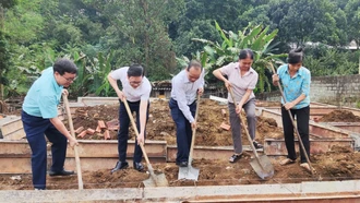Phường Cam Đường khởi công xây nhà cho gia đình chính sách
