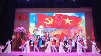 Thị ủy Sa Pa và Huyện ủy Bắc Hà, Văn Bàn tổ chức gặp mặt cán bộ, đảng viên nhân ngày thành lập Đảng