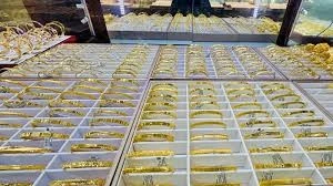 Giá vàng trong nước đi xuống, chênh lệch với thế giới ngày càng tăng