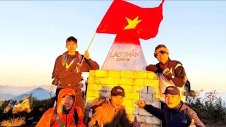 Chinh phục đỉnh Lảo Thẩn, nơi giao hòa của trời mây và đại ngàn Tây Bắc