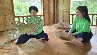 Tiếp sức để phụ nữ miền núi, vùng sâu, vùng xa phát triển và tiêu thụ sản phẩm truyền thống
