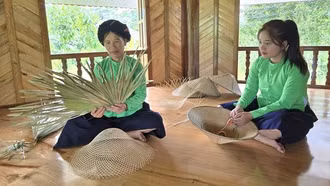Tiếp sức để phụ nữ miền núi, vùng sâu, vùng xa phát triển và tiêu thụ sản phẩm truyền thống