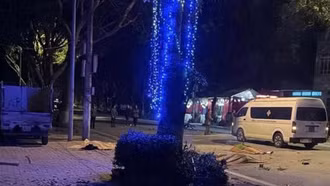 Xe máy kẹp 3 lao vào gốc cây, 3 thanh niên tử vong tại chỗ