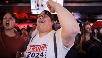 Bầu cử tổng thống Mỹ: Ông Trump vượt mốc 270 phiếu đại cử tri cần thiết