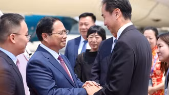 Thủ tướng tới Thiên Tân, bắt đầu chuyến công tác dự Hội nghị WEF và làm việc tại Trung Quốc