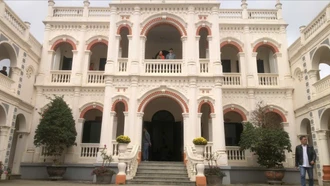 Đầu năm xông đất Dinh thự "Vua Mèo" Hoàng A Tưởng trên cao nguyên trắng Bắc Hà