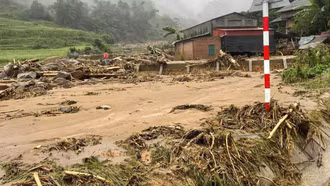 Tập trung ứng phó bão số 11 và mưa lũ, sạt lở đất, lũ ống, lũ quét