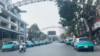 Nhức nhối tình trạng vi phạm trật tự giao thông tại khu vực Cửa khẩu Quốc tế đường bộ Lào Cai