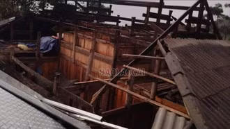 [Ảnh] Dông lốc kèm mưa lớn gây thiệt hại tại khu vực phía Bắc tỉnh Lào Cai