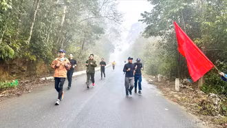 Xã Y Tý tổ chức chạy bộ chào mừng thành công Đại hội đại biểu toàn quốc lần thứ XIV của Đảng