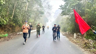 Xã Y Tý tổ chức chạy bộ chào mừng thành công Đại hội đại biểu toàn quốc lần thứ XIV của Đảng